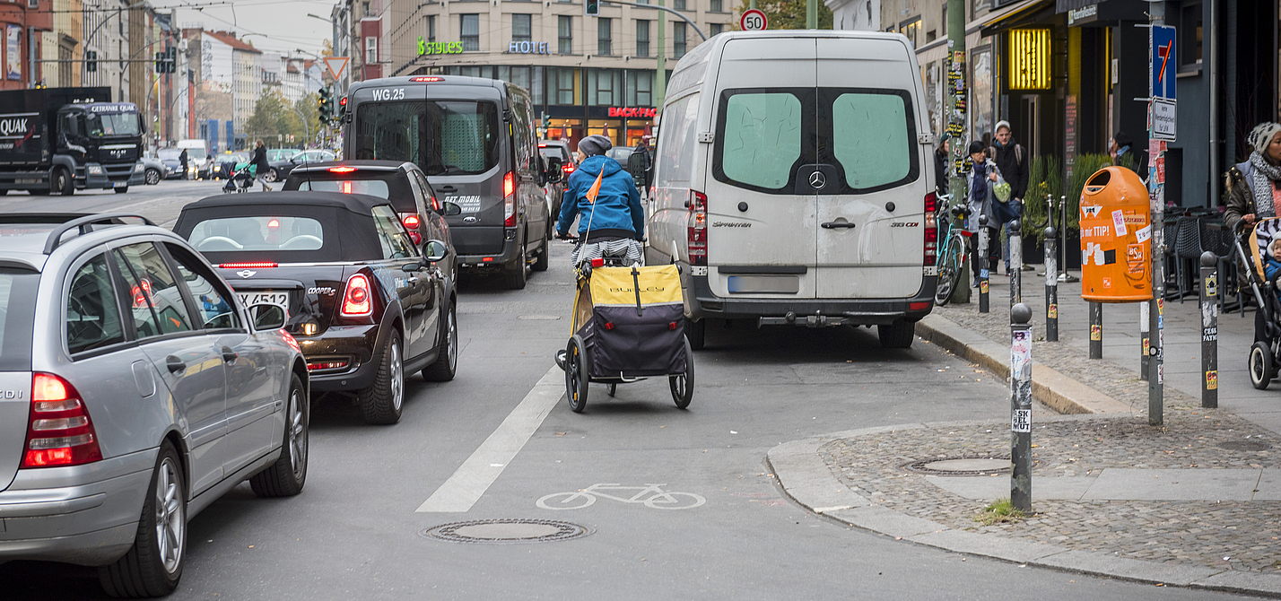 Radfahren in der Stadt: blockierter Radweg