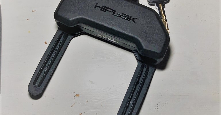 Hiplok Klammer Schlösskörper mit Haken zum Einhängen am Gürtel.