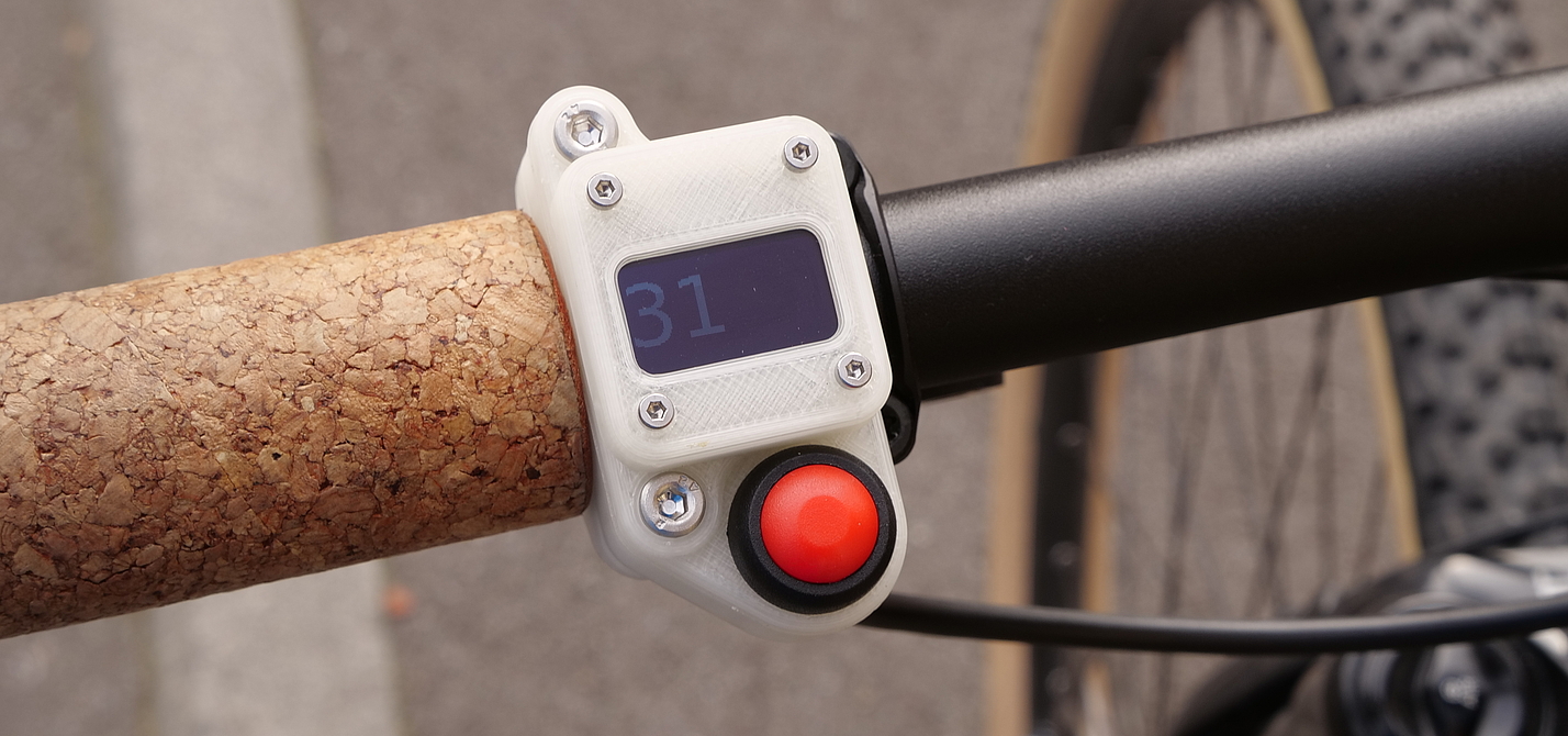 OpenBikeSensor am Lenker Mit einer Taste am Lenker wird dem OpenBikeSensor bestätigt, dass ein Überholvorgang statt gefunden hat.