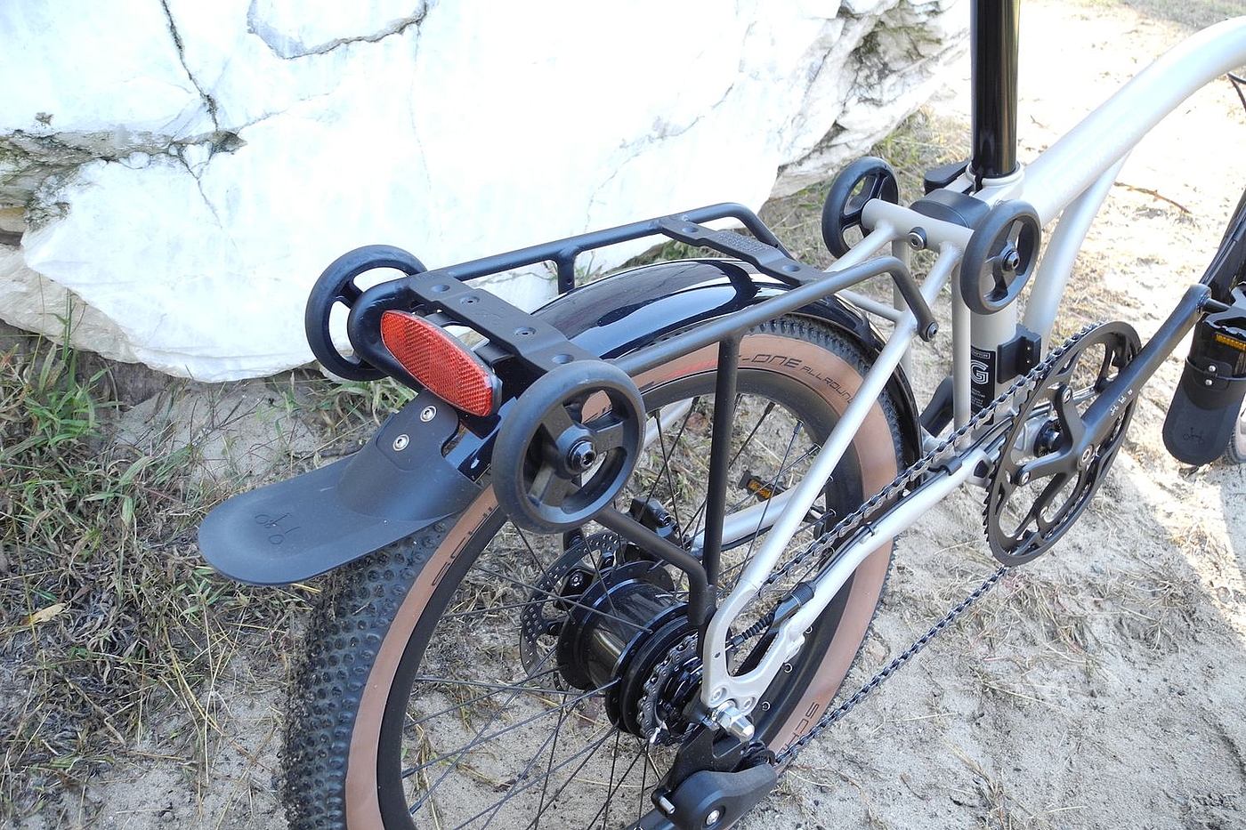 Gepäckträger Großaufnahme des Gepäckträgers des Brompton G-Line.
