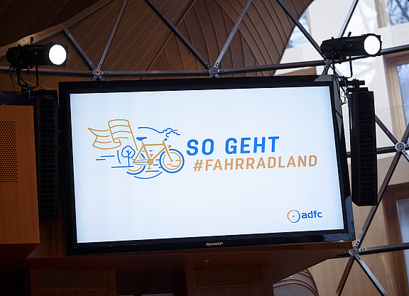 Monitor bei ADFC-Veranstaltung: So geht #Fahrradland