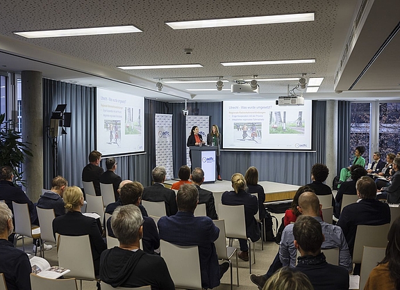 ADFC | Symposium „Mit Schnellausbau zum Fahrradland 2030“ am 6. Dezember 2022 ADFC | Symposium „Mit Schnellausbau zum Fahrradland 2030“ am 6. Dezember 2022