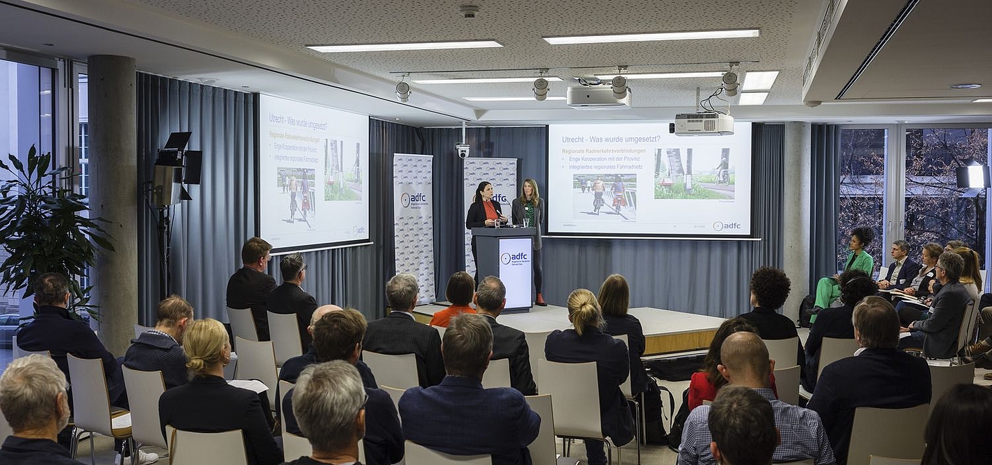 ADFC | Symposium „Mit Schnellausbau zum Fahrradland 2030“ am 6. Dezember 2022 ADFC | Symposium „Mit Schnellausbau zum Fahrradland 2030“ am 6. Dezember 2022
