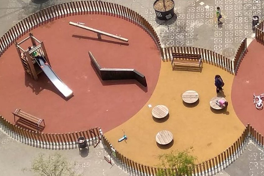 Barcelona 5 Blick von oben auf einen Spielplatz