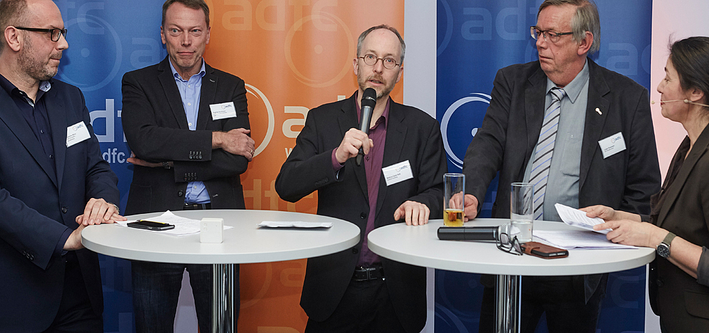 Housearming_Parlamentarischer_Abend_2017__c__Michael_Handelmann.jpg Housearming_Parlamentarischer_Abend_2017__c__Michael_Handelmann.jpg