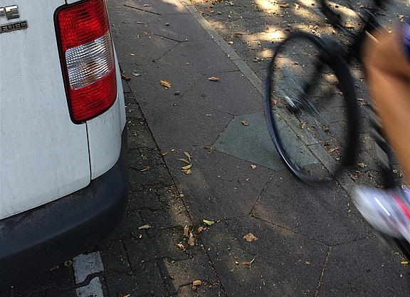 Zu schmaler Radweg