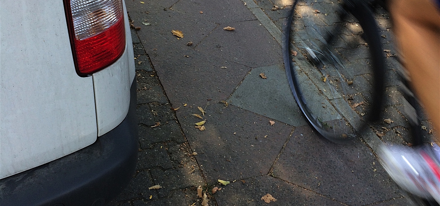 Zu schmaler Radweg Zu schmaler Radweg