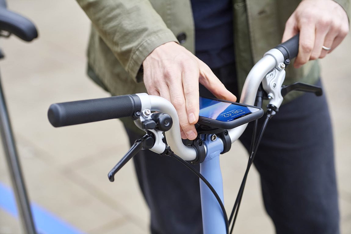Brompton Smartphone-Halterung Mit der neuen Halterung können auch an Brompton-Lenkern Smartphones angebracht werden.