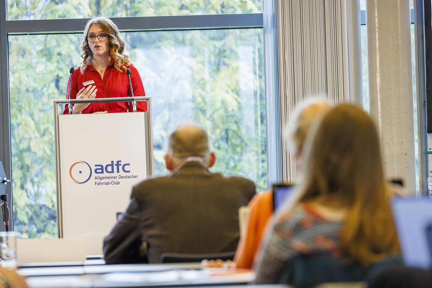 Die neue ADFC-Bundesvorsitzende Rebecca Peters stellte den Delegierten die Planungen und Vorhaben für das nächste Jahr vor. Die neue ADFC-Bundesvorsitzende Rebecca Peters stellte den Delegierten die Planungen und Vorhaben für das nächste Jahr vor.
