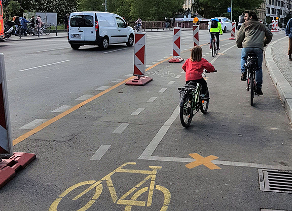 Geschützter Pop-up-Radweg Geschützter Pop-up-Radweg