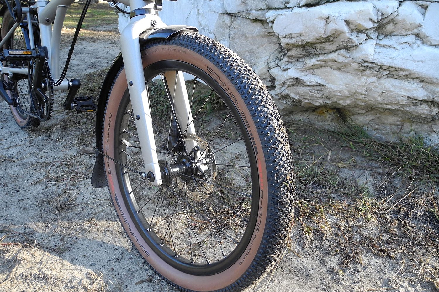 Reifen Großaufnahme eines Reifens am Brompton-Faltrad.